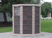 144 NICHE COLUMBARIUM<br />
Maple Granite Walls with Mahogany Doors